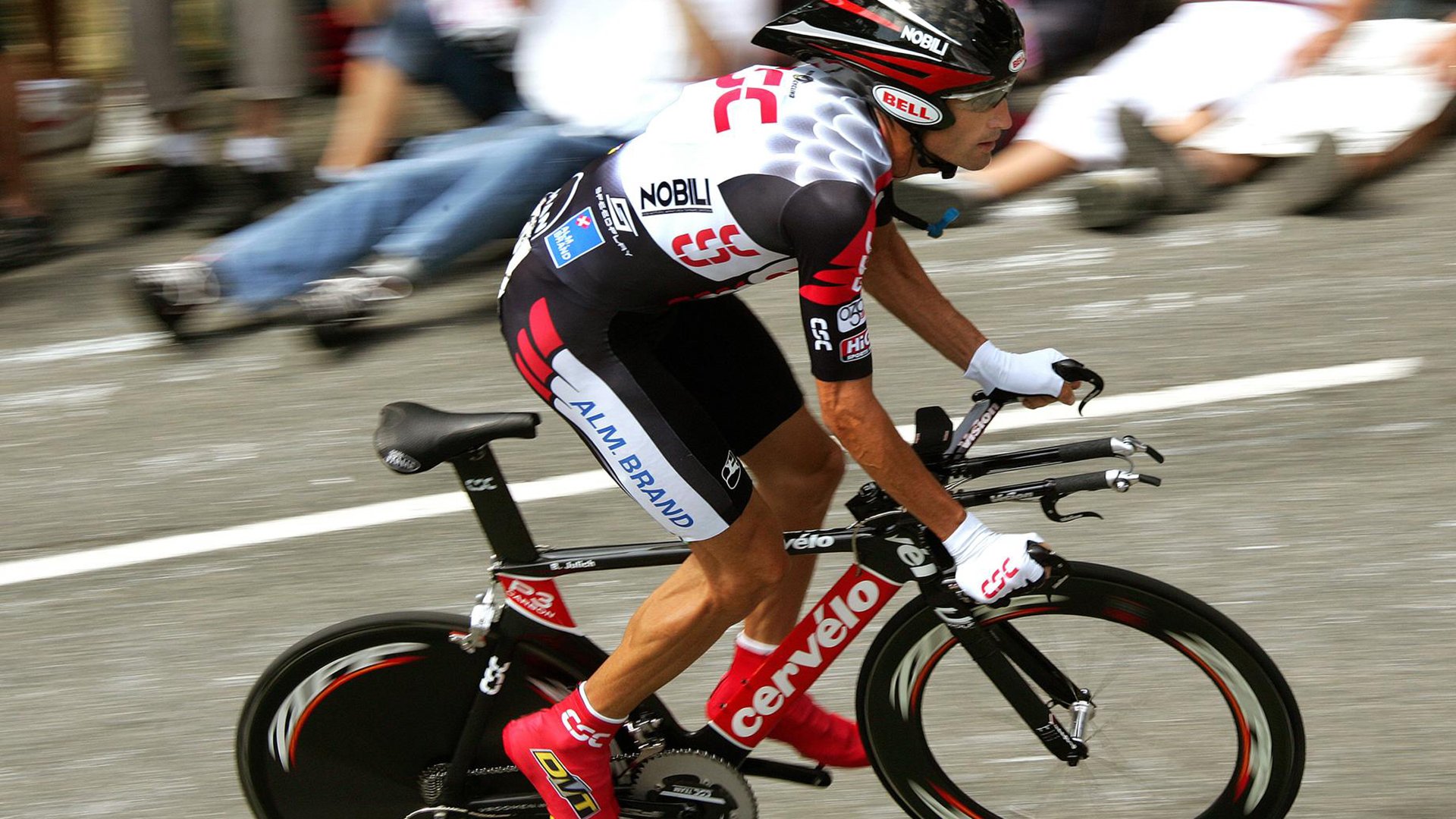 《虚拟主播助阵：电竞比赛中的新宠儿》，虚拟主播bw