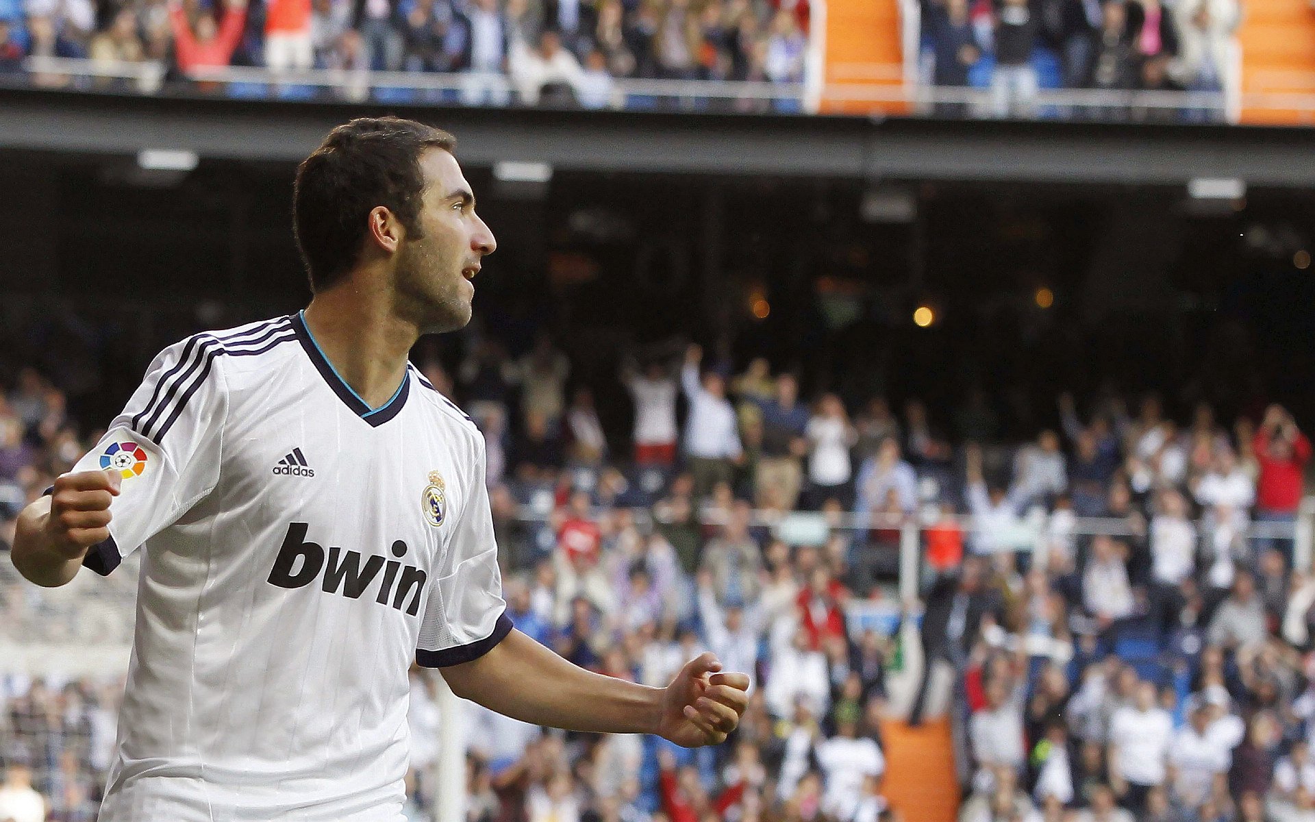 中国女足队员刘某在比赛中攻入制胜球，中国女子足球队问责